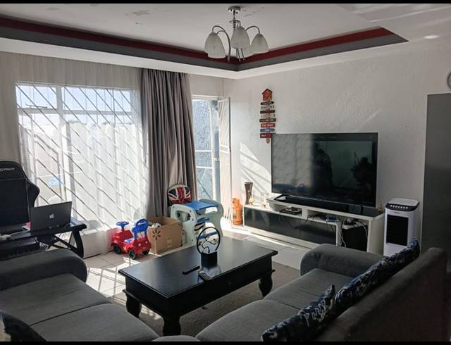 2 BEDROOM TOWNHOUSE FOR SALE IN LINMEYER